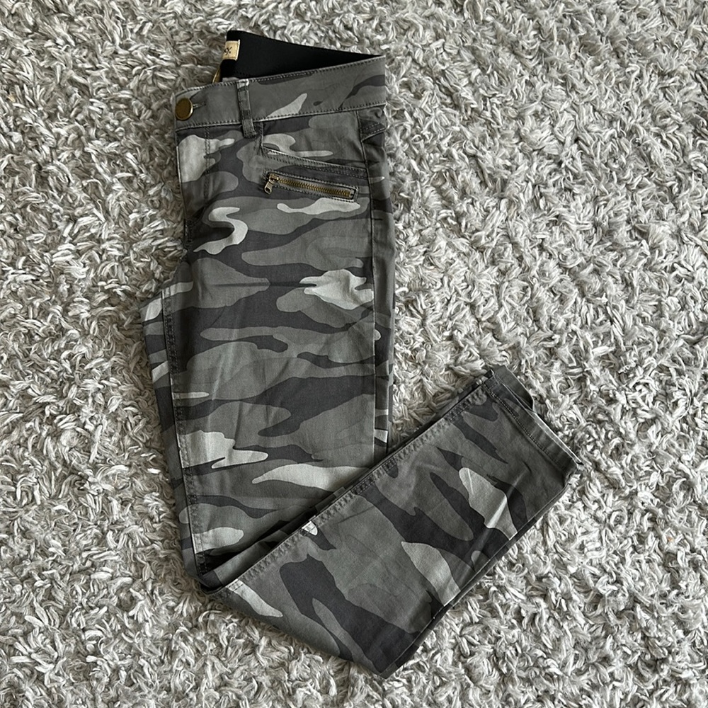 Camo skinny jeans